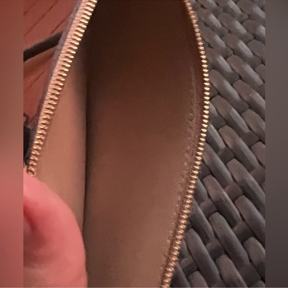 LOUIS VUITTON BLUSH NEW MICRO WALLET ON CHAIN - Picture 10 of 16